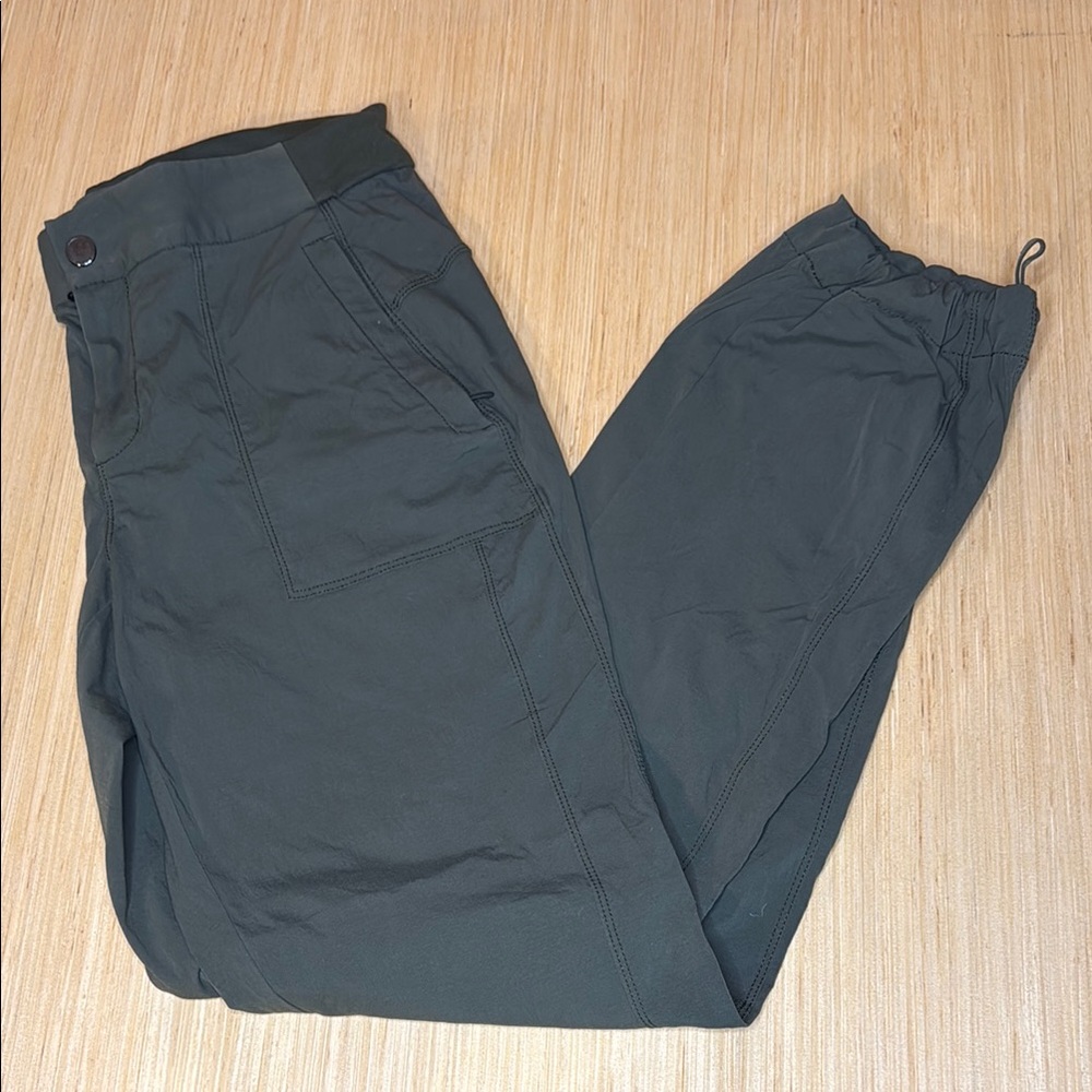Athleta Trekkie Hike Pant / Joggers size 10